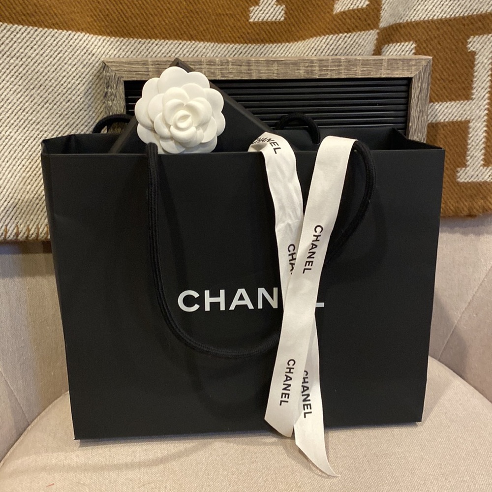 CHANEL phone and card holder - Picture 11 of 12